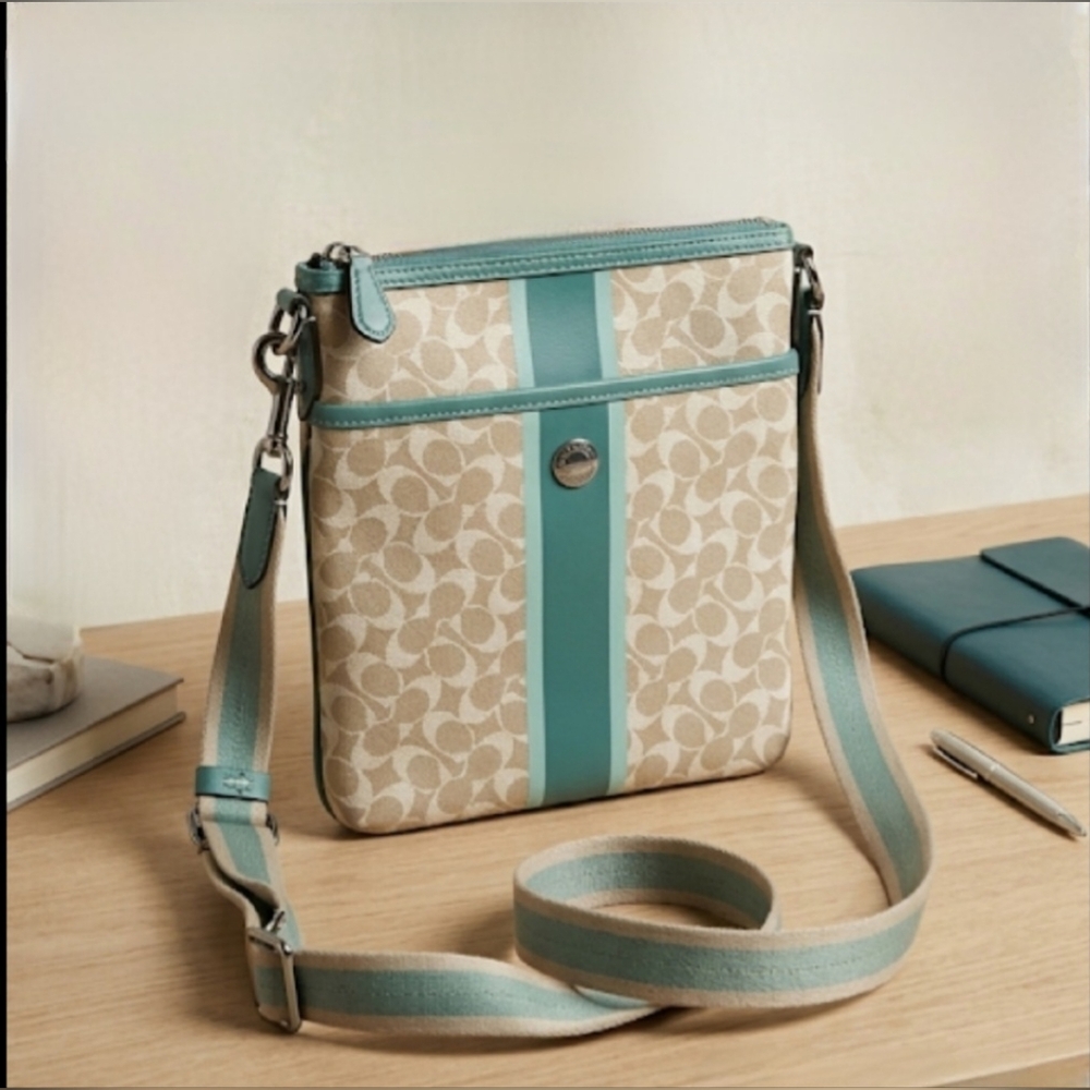 🌷Vintage Y2K Coach Tan and Teal Leather Crossbody Bag🌷*Imperfection*